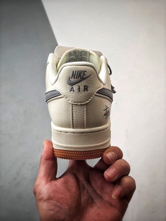 Stussy x Nike Air Force 1 Low Cinza - Vista 3