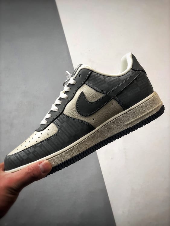 Stüssy x Air Force 1 Low Bege e Cinzento Escuro - Vista 5