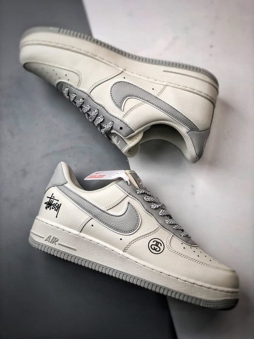 Stussy x Air Force 1 Low Creme e Cinza Reflectivo - Vista 6
