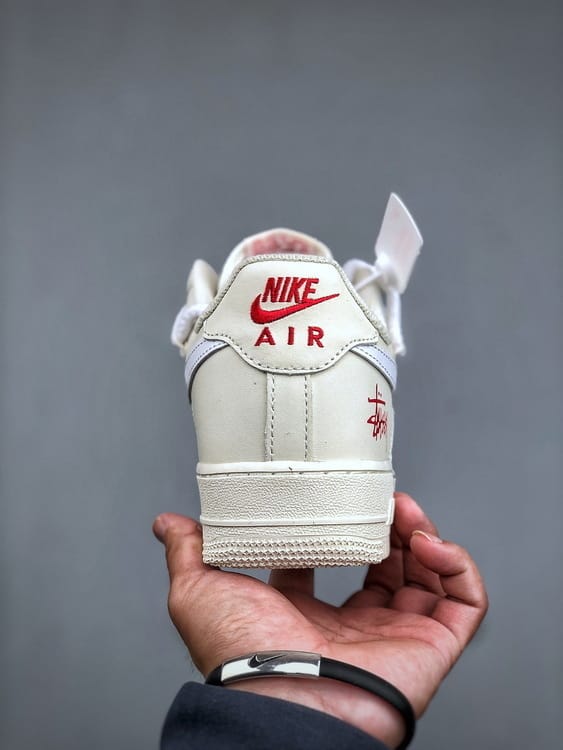 Stussy x Nike Air Force 1 Low 07 - Vista 4