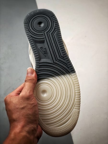 Sup x Air Force 1 Low Branco e Cinzento Gradiente Três Ganchos - Vista 4