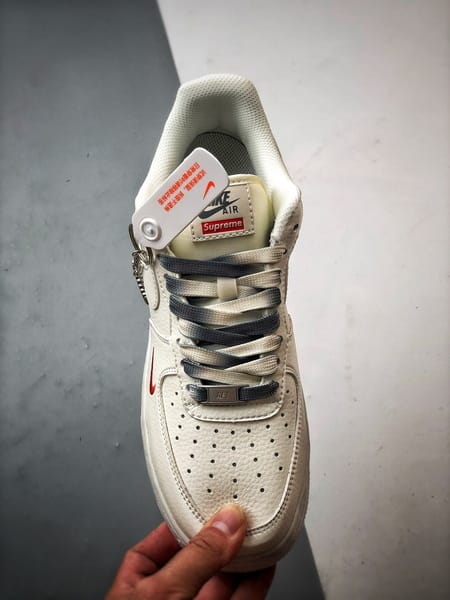 Sup x Air Force 1 Low Branco e Cinzento Gradiente Três Ganchos - Vista 9