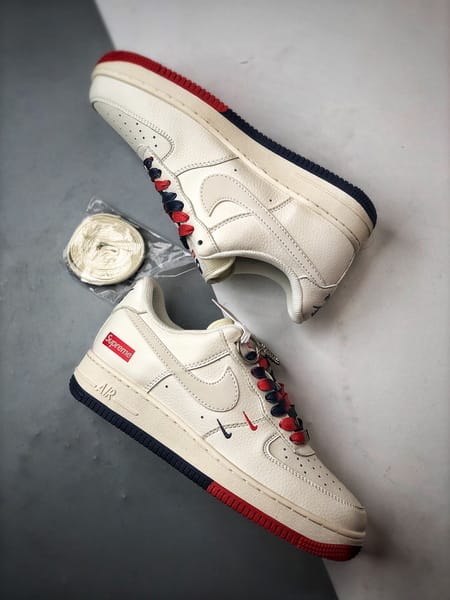 Sup x Air Force 1 Low Branco, Azul e Vermelho - Vista 6