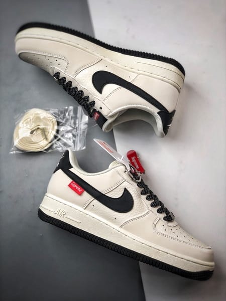 Sup x Air Force 1 Low Branco e Preto Refletivo - Vista 6