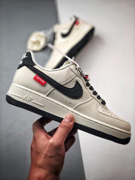 Sup x Air Force 1 Low Branco e Preto Refletivo - Vista 7