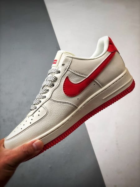 Sup x Air Force 1 Low Branco e Vermelho 3M - Vista 5