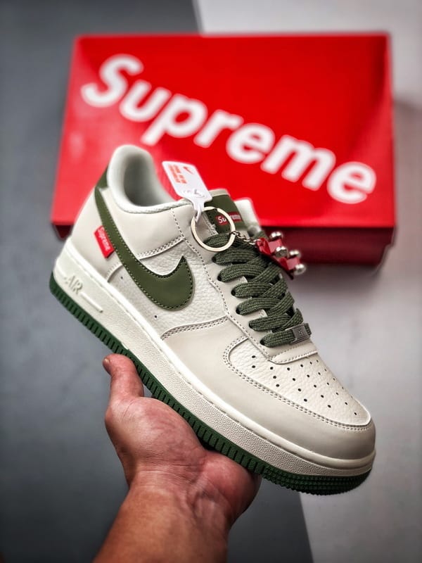 Sup x Air Force 1 Low Creme e Verde 3M - Vista 1