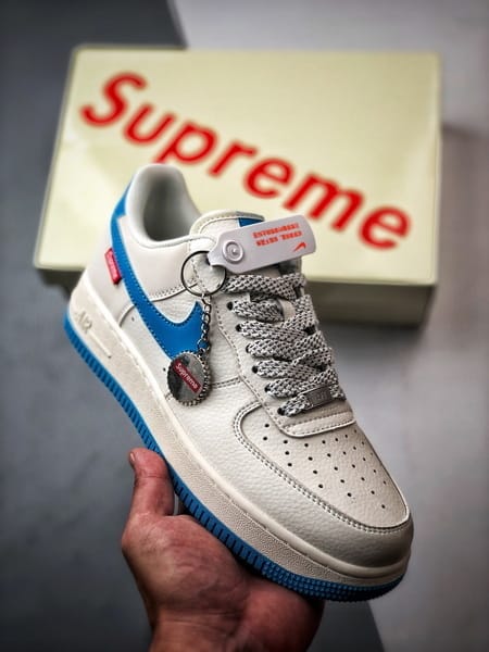Sup x Air Force 1 Low Off-White e Azul 3M - Vista 1