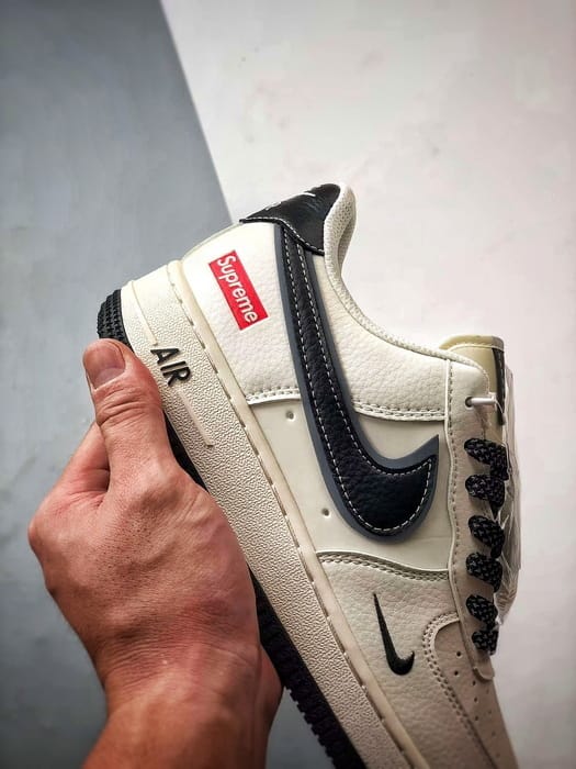 Sup x Air Force 1 Low Branco e Preto - Vista 2