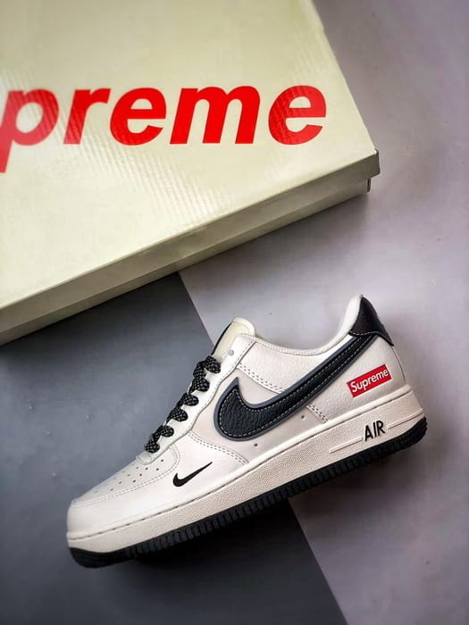Sup x Air Force 1 Low Branco e Preto - Vista 8