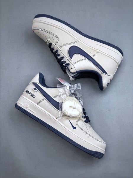 Undefeated x Nike Air Force 1 Low - Vista 2