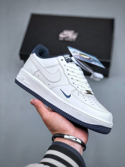 Nike Air Force 1 '07 Azul Escuro com Mini Swoosh - Vista 1