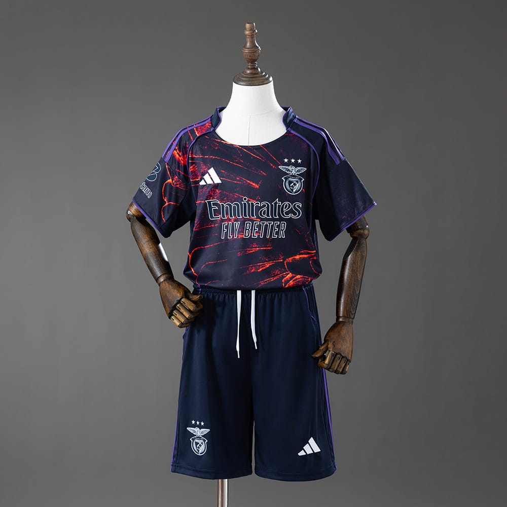 Kit Criança Benfica Adidas x Vhils x SL Benfica - Edição Especial 2025-2026 - Vista 1