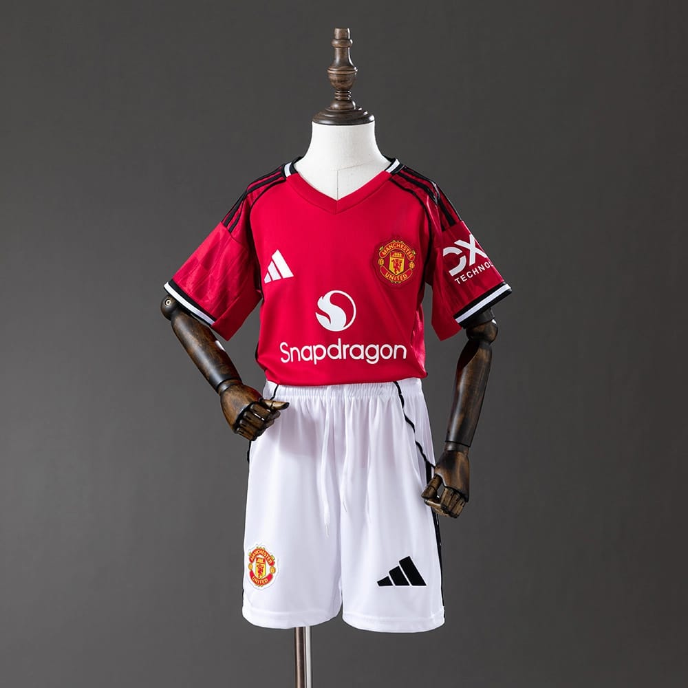 Kit Criança Manchester United Principal 2025/26 - Vista 1