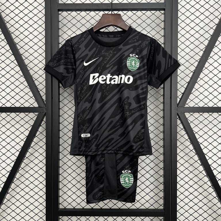 Sporting CP Kids Goalkeeper 2025/26 - Black - Vista 1