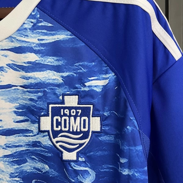 25/26 Como Home Jersey - Vista 5
