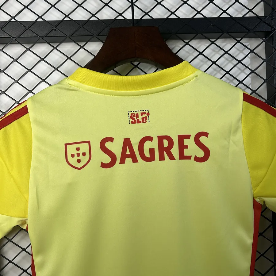 SL Benfica Kids Goalkeeper Kit 2025/26 - Vista 4