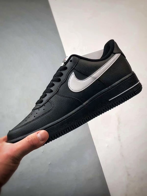 Air Force 1 '07 Low Preto e Branco - Vista 3