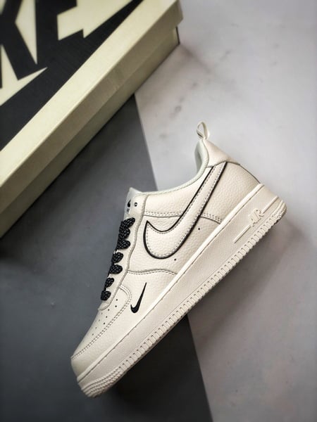 Air Force 1 '07 Low Creme e Preto - Vista 3