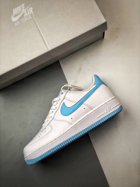 Air Force 1 07 Low Branco e Azul - Vista 3