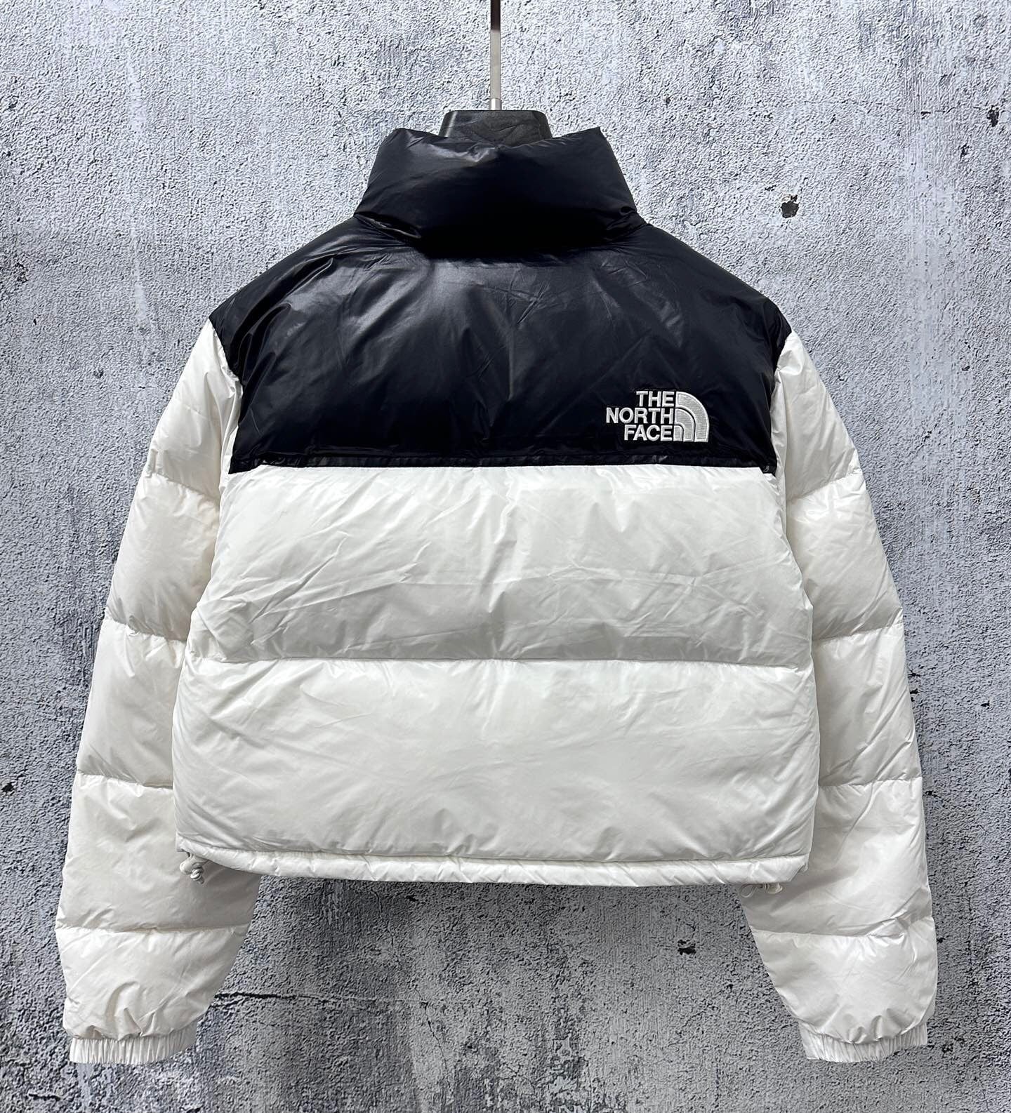 The North Face classic 700 mulher branco e preto - Vista 2