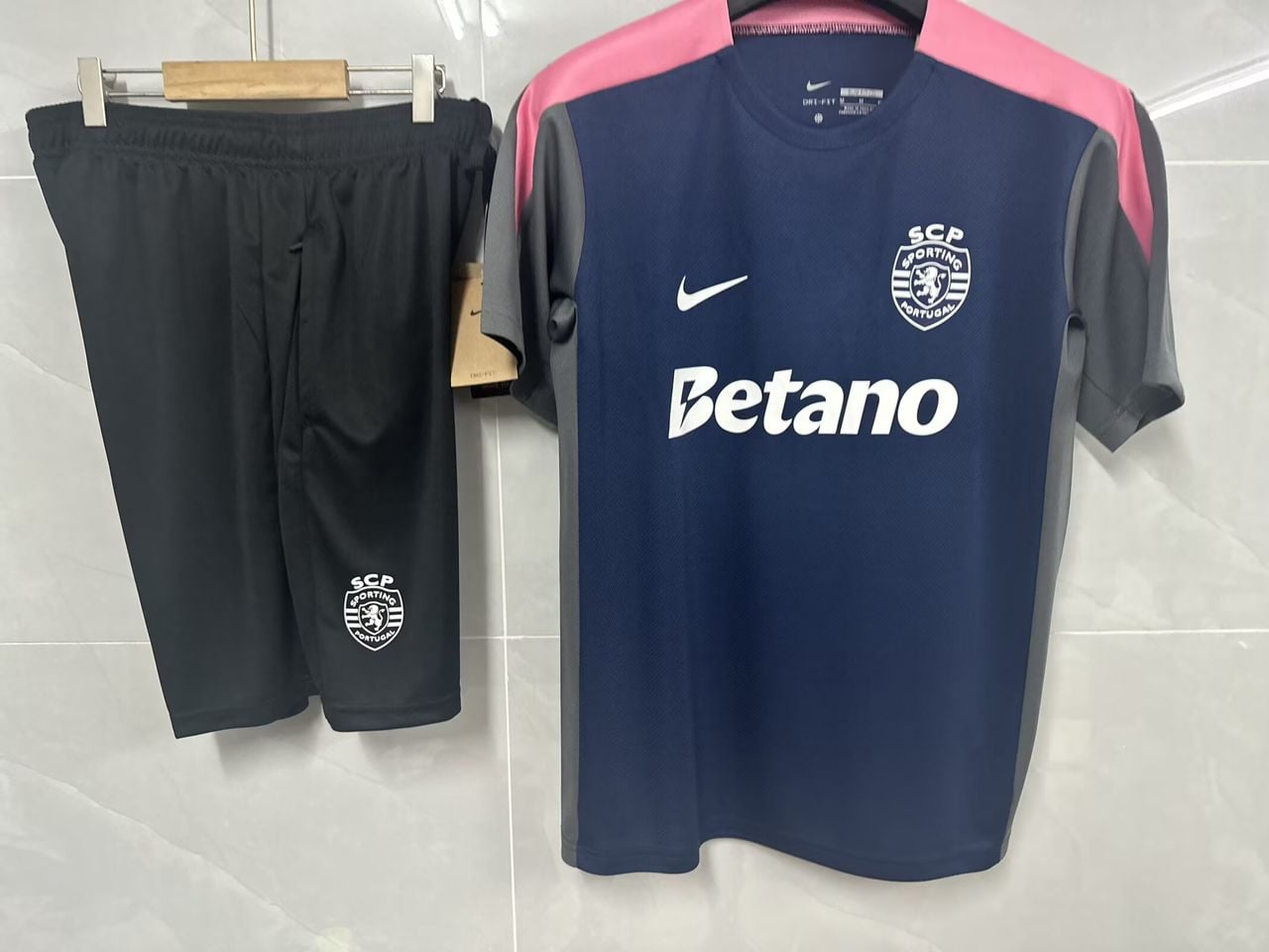 Sporting CP Training Kit Staff 25/26 - Vista 1