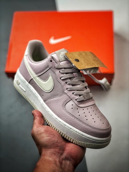 Air Force 1 '07 Low Branco e Roxo - Vista 1