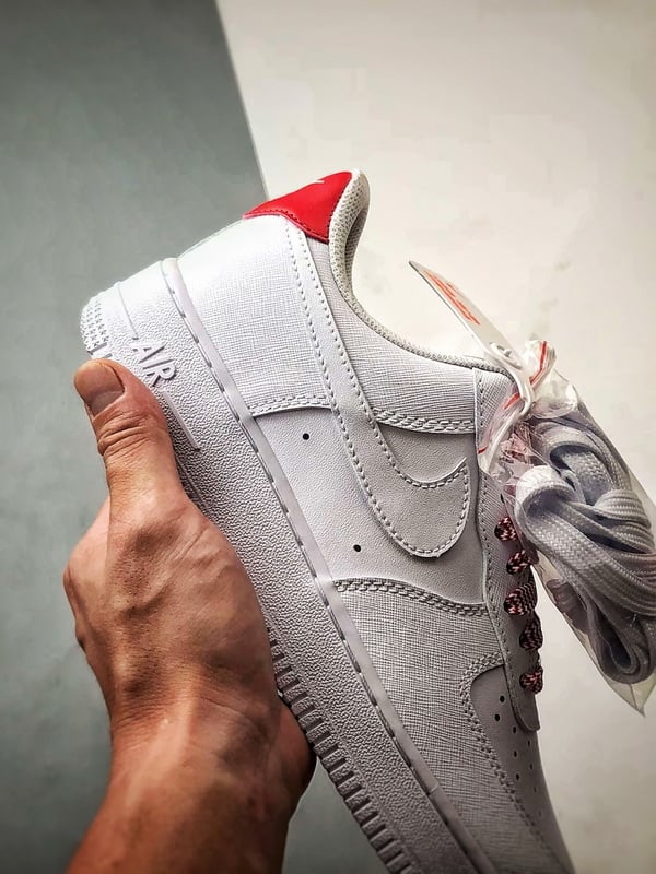 Air Force 1 '07 Low Branco e Vermelho - Vista 5