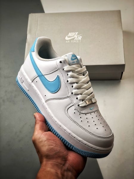 Air Force 1 07 Low Branco e Azul - Vista 1