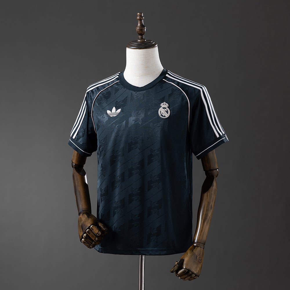 Real Madrid  LFSTLR Grey Football 25/26 - Vista 1