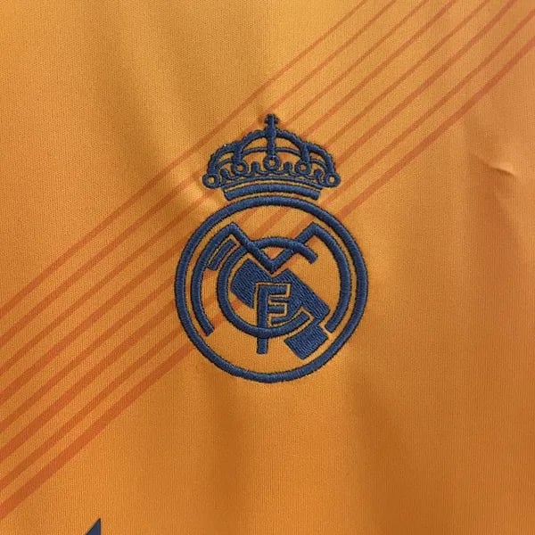 Real Madrid 2024/25 Away Jersey - Vista 2