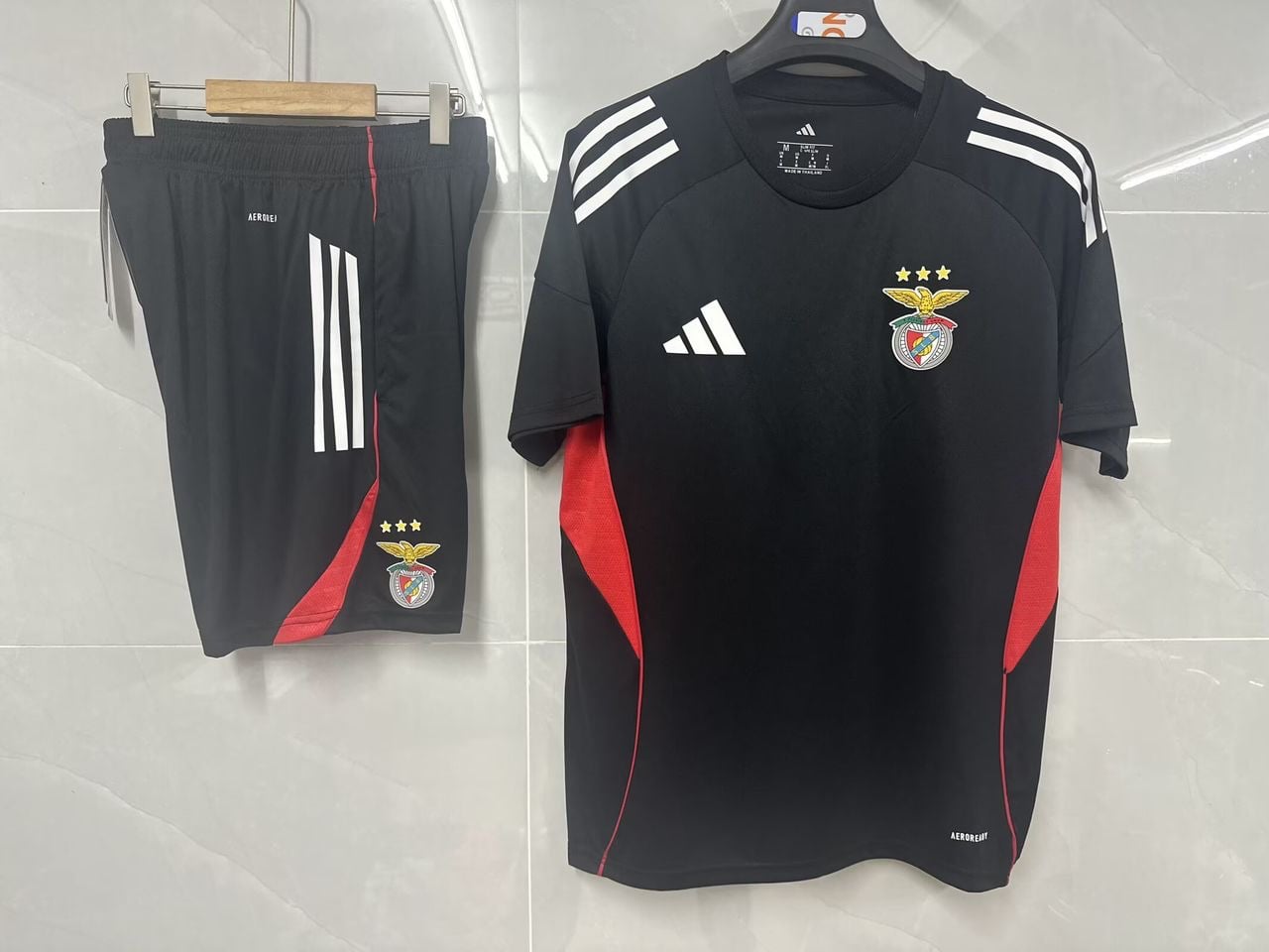 SL Benfica Training Kit 2025/26 - Vista 1