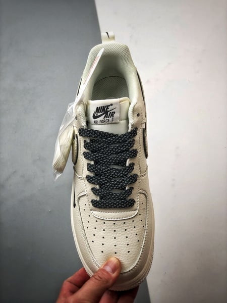Air Force 1 '07 Low Creme e Preto - Vista 2