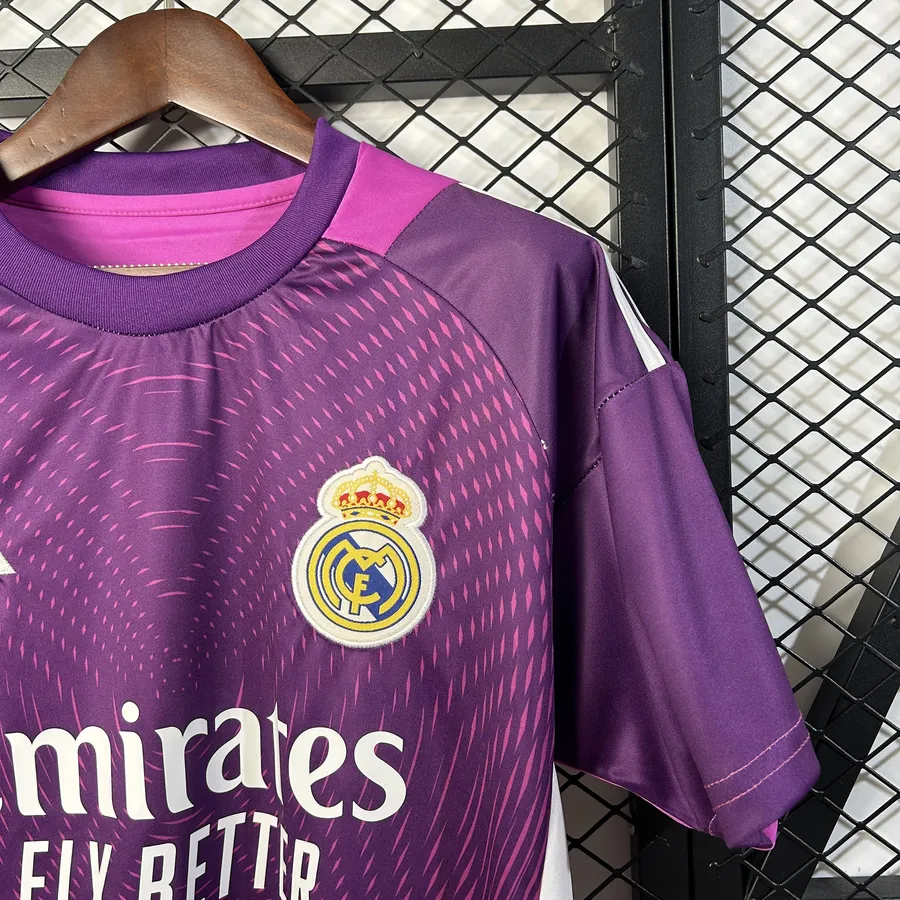Real Madrid 2025/26 Goalkeeper Jersey - Vista 3