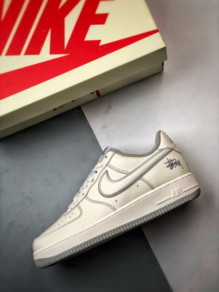 Stussy x Air Force 1 Low Bege e Cinza - Vista 3
