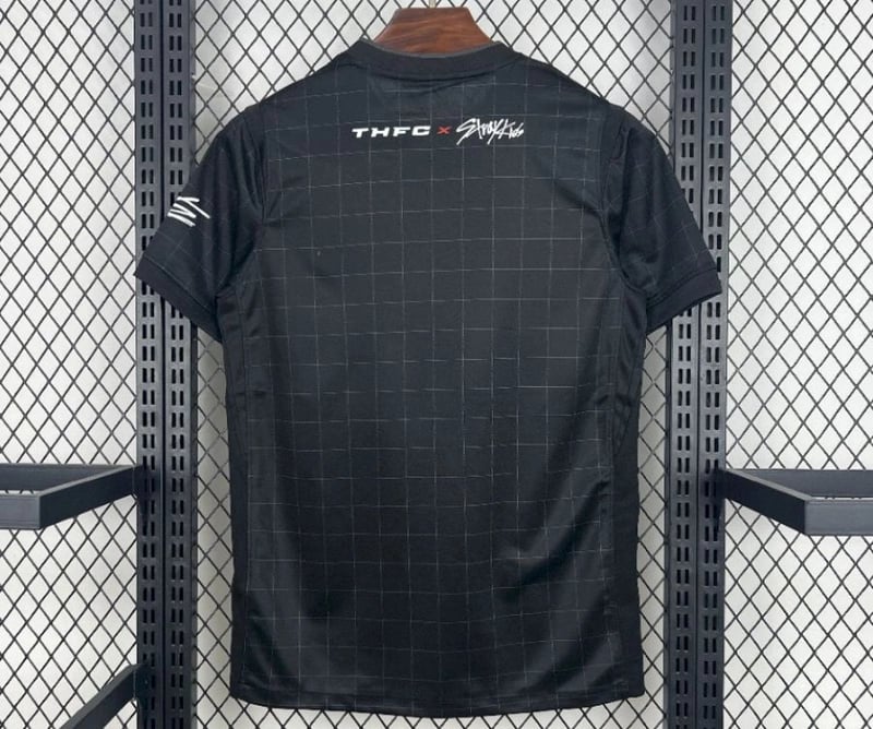 Camisola Tottenham Hotspur Alternativa X StrayKids 25/26 - Vista 2