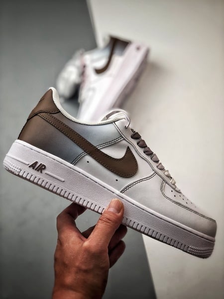 Air Force 1 '07 Low Castanho e Branco Gradiente - Vista 4