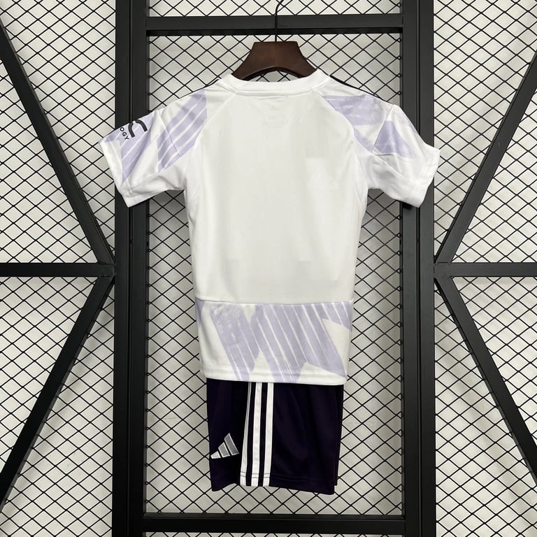 Manchester United Kids Third Kit 2025/26 - Vista 2