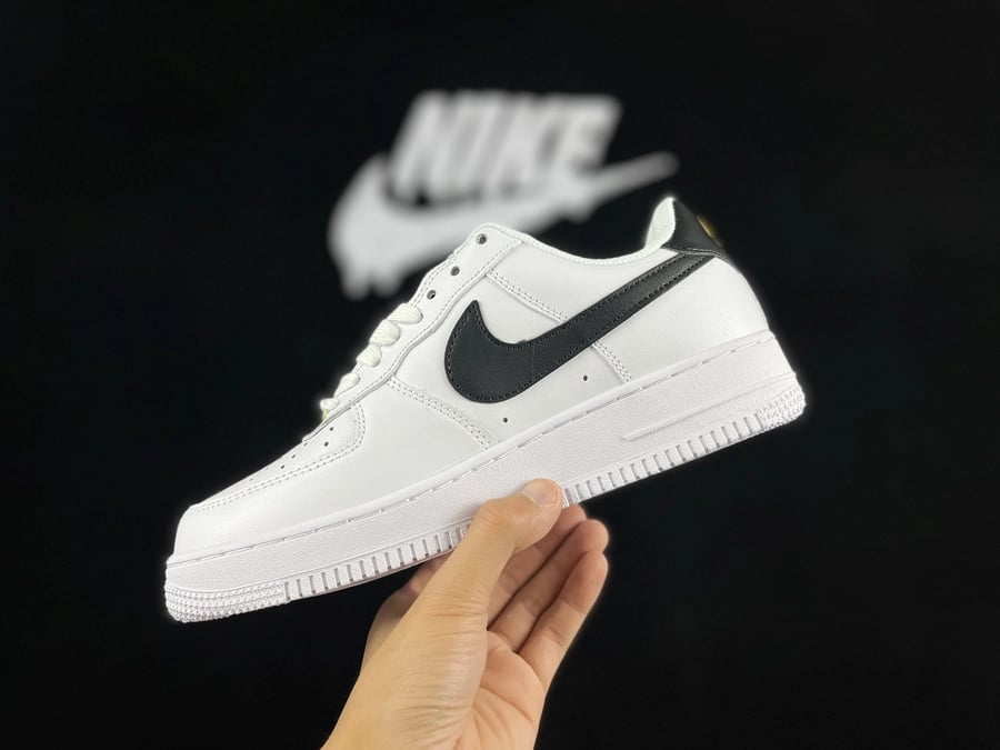 Air Force 1 Low Mini Swoosh Branco Preto - Vista 2