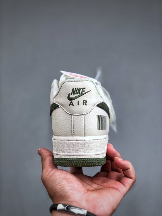 Air Force 1 '07 Low Verde Militar Starlight - Vista 4