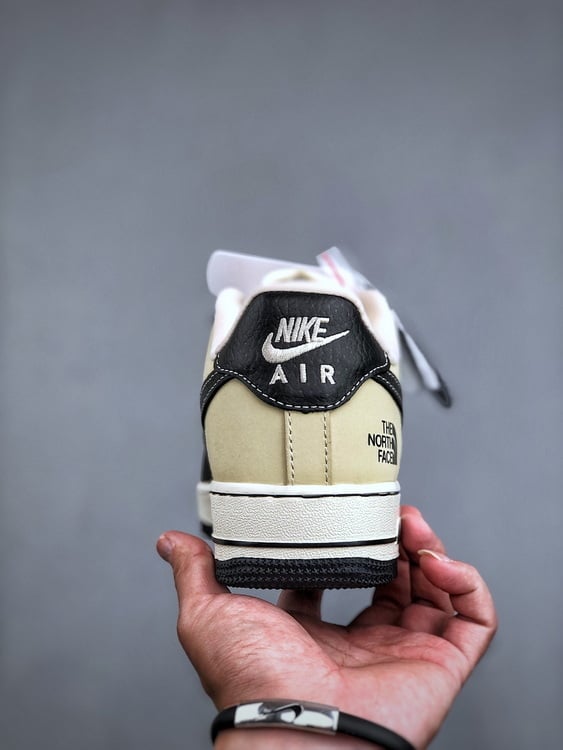 Air Force 1 '07 Low The North Face Couro Lichia Preto - Vista 4