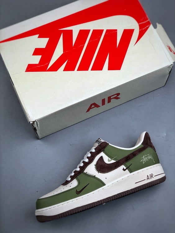 Air Force 1 '07 Low Stüssy Verde e Castanho - Vista 8