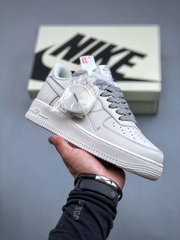 Air Force 1 '07 Low Cinza Prateado Estrelado - Vista 1