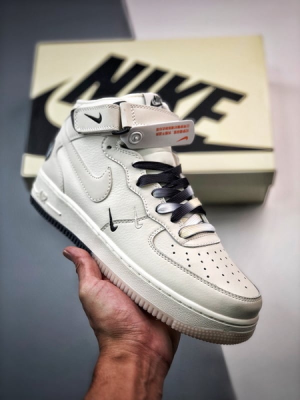 Air Force 107 Mid Branco e Preto - Vista 1
