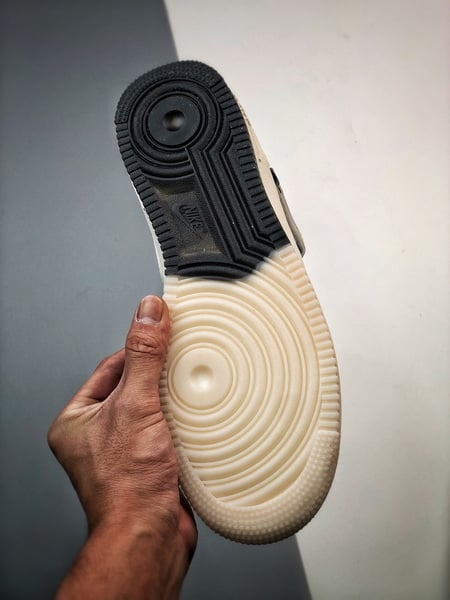 Air Force 107 Mid Branco e Preto - Vista 2