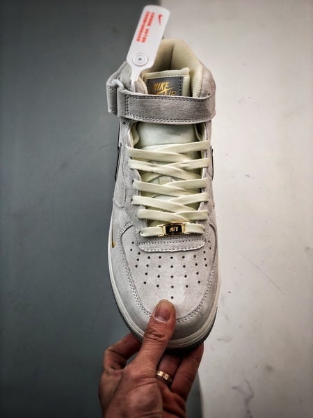 Air Force 107 Mid Bege Branco e Prata Camurca - Vista 9