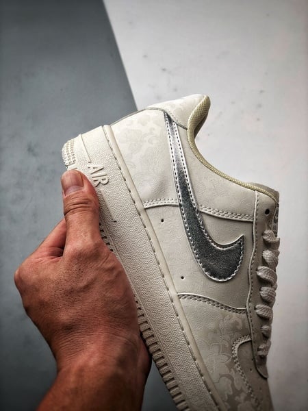 Air Force 1 '07 Low Yun Jinduan Off-White e Prata - Vista 2