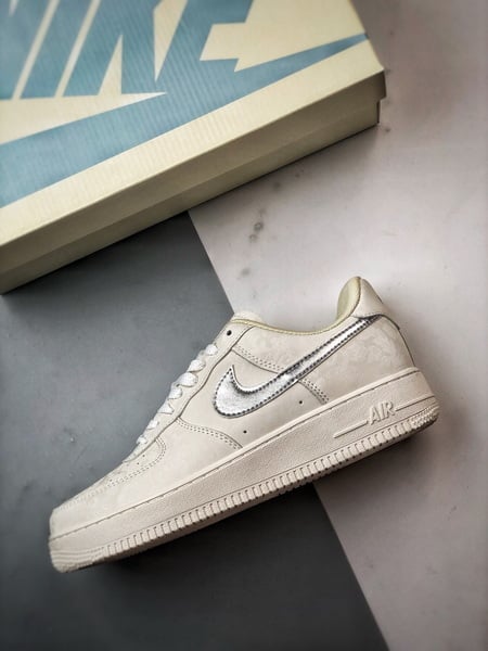 Air Force 1 '07 Low Yun Jinduan Off-White e Prata - Vista 8