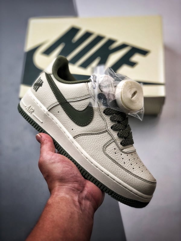 Air Force 1 '07 Low Verde Escuro Reflexo - Vista 1
