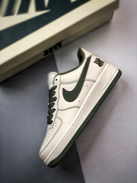 Air Force 1 '07 Low Verde Escuro Reflexo - Vista 8